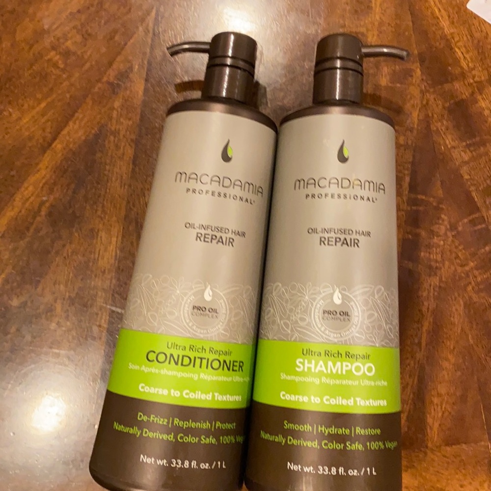 Macadamia Ultra Rich Repair Shampoo Conditioner